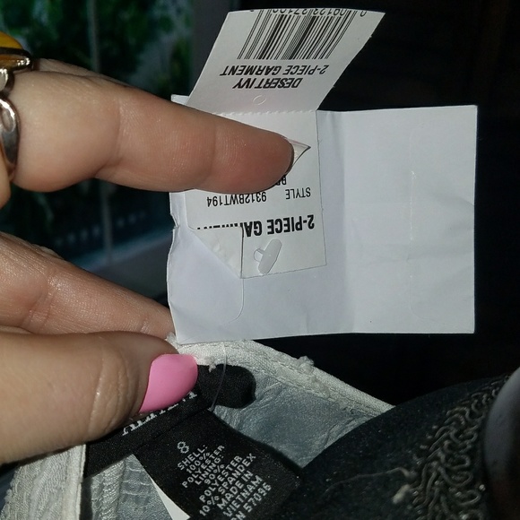 NWT Sheer Cold shoulder floral with cami 2pc set - Picture 9 of 10